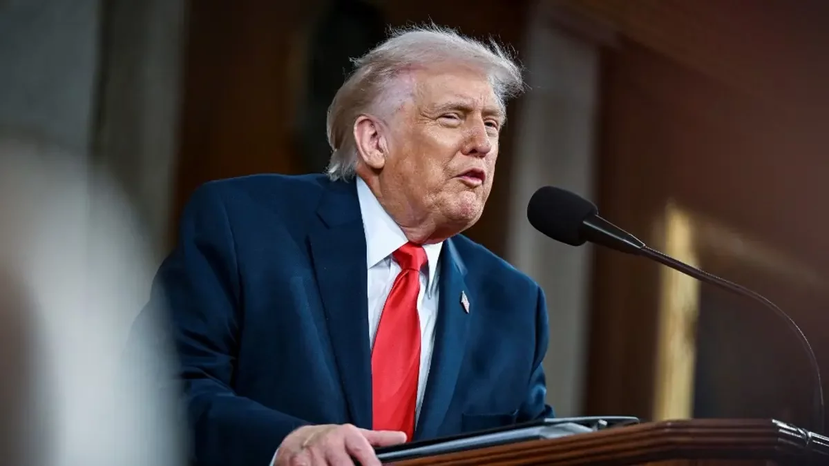 Trump ağzını iyice bozdu: "Lanet olası boğazı açın, sizi manyaklar"