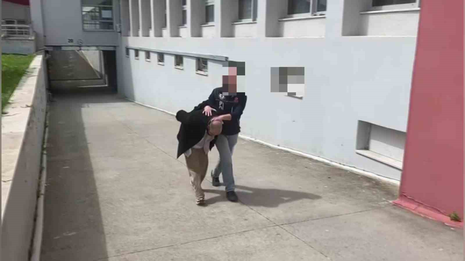 Aracında 825 Kilo Bonzai Hammaddesi Yakalandı “Bana Ait Değil” Savunması Yaptı