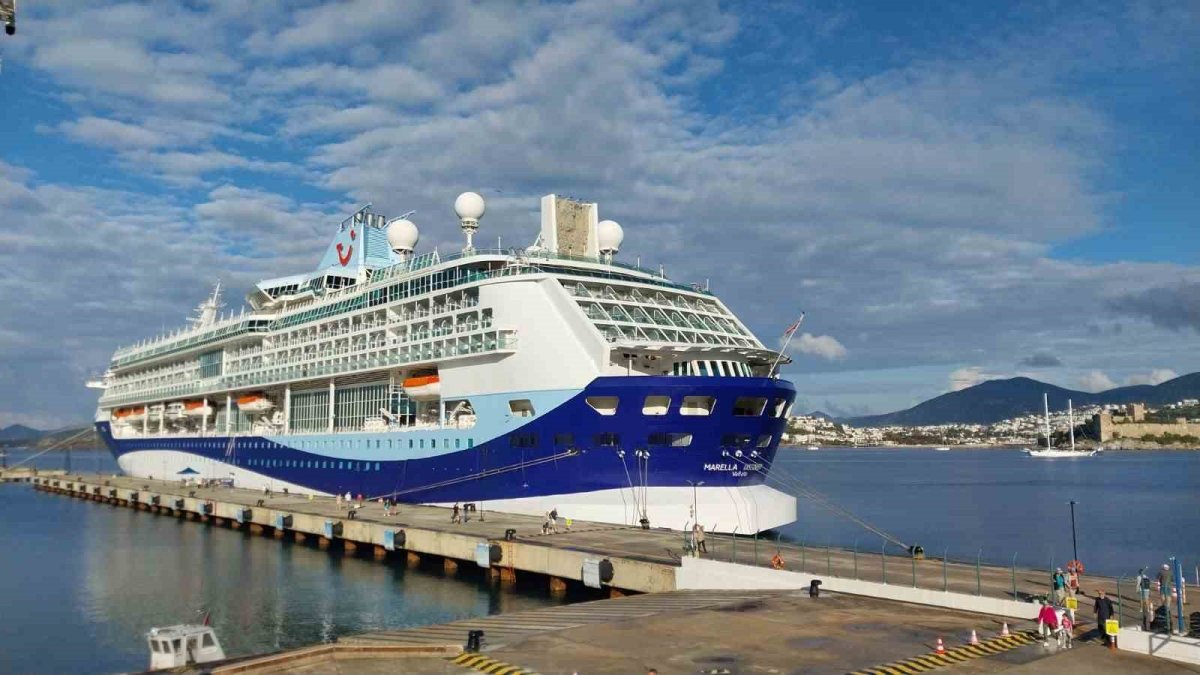 Sezonun İkinci Kruvaziyer Gemisi Bodrum’a Geldi