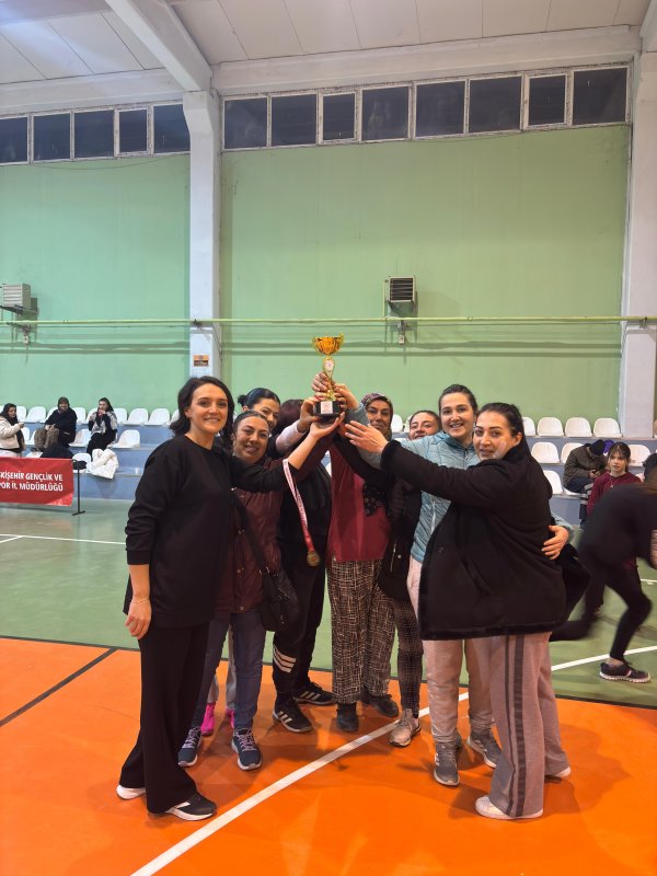 Beylikova’da Anne-Kız Voleybol Turnuvası Büyük İlgi Gördü