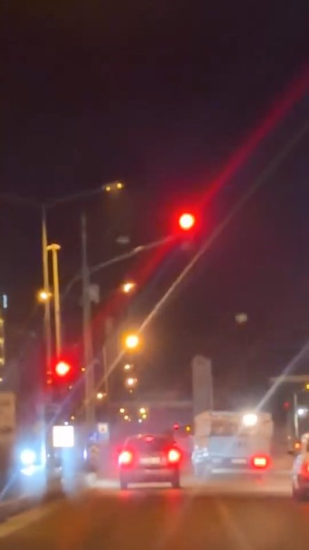 Elazığ’da Kamyonetle Makas Atan Ve Kırmızı Işıkta Geçen Sürücü Kamerada