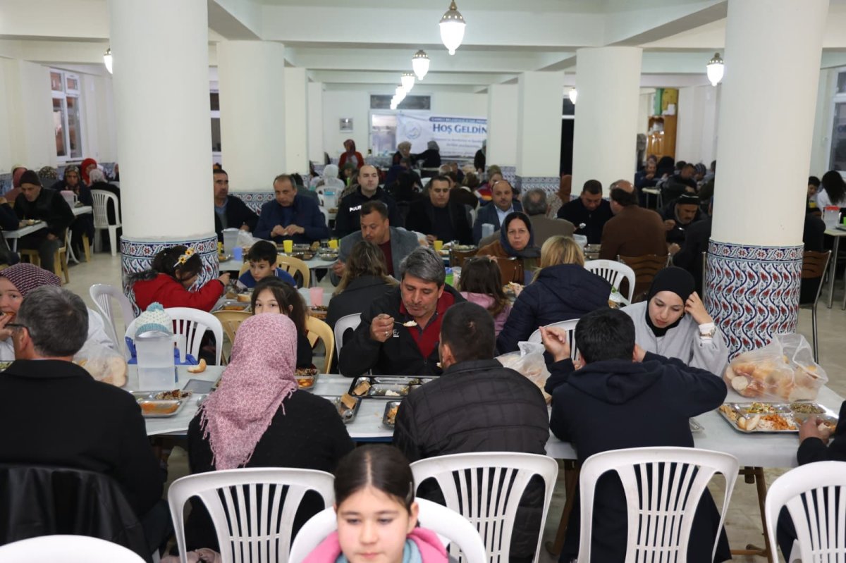 Çameli'nin Sarıkavak Mahallesi’nde Ramazan Bereketi İftar Sofrasında Paylaşıldı