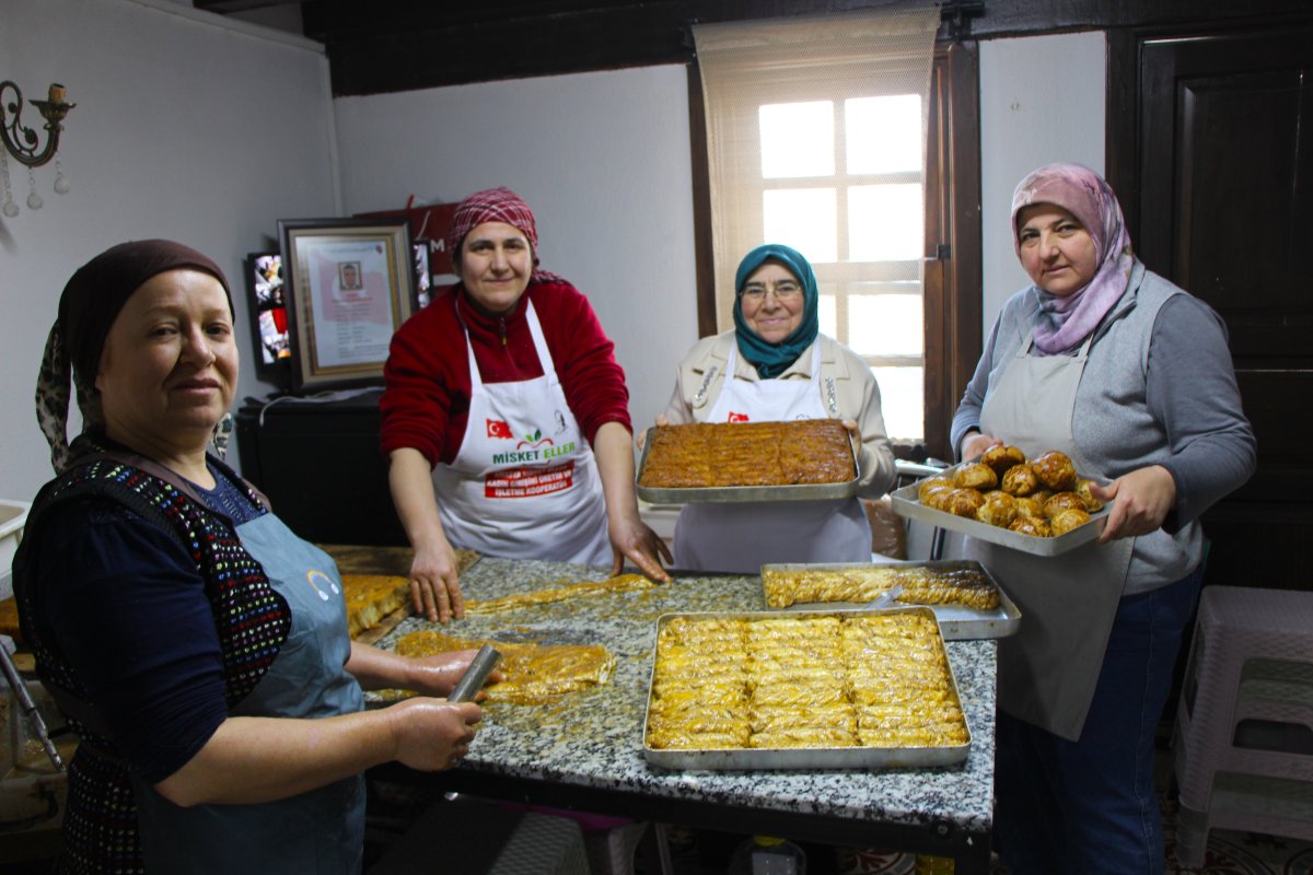 Şehit Polisin Son İsteği Olan Amasya Çöreği 10 Yıl Sonra Silah Arkadaşlarına Gönderildi