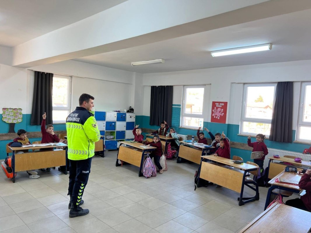 Kütahya’da Jandarmadan Öğrencilere Trafik Eğitimi