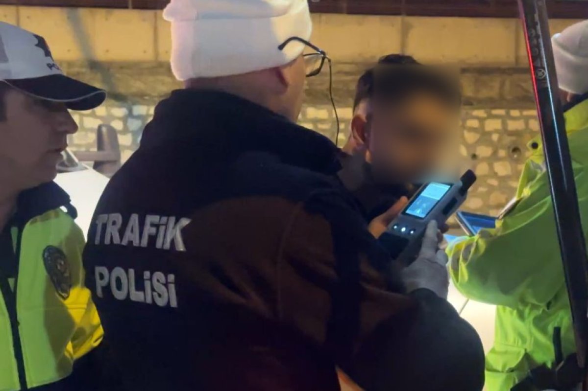 Alkollü Sürücünün ‘Acemi’ Oyunu Kameraya Takıldı