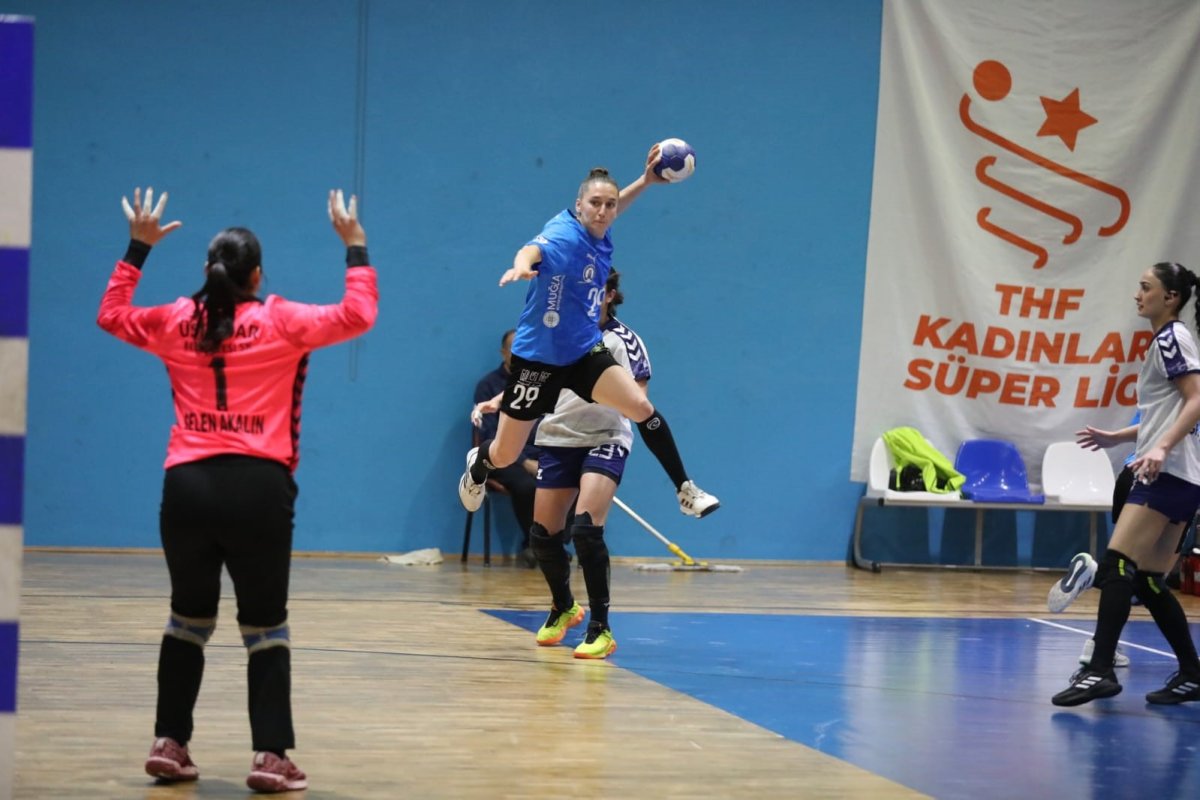 Yalıkavakspor Nefes Kesen Maçta Üsküdar’ı Mağlup Etti