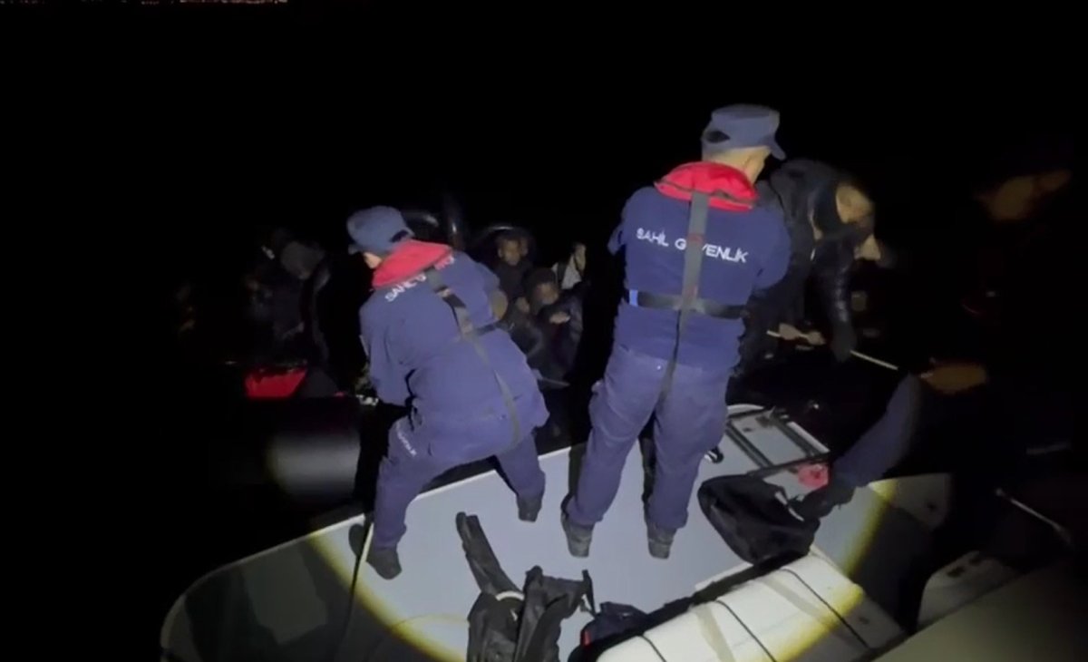 Çeşme Açıklarında 7’si Çocuk 34 Düzensiz Göçmen Yakalandı