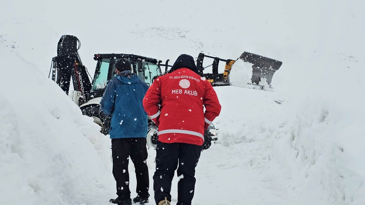 Süphan Dağı Tırmanışına Tipi Ve Kar Engeli
