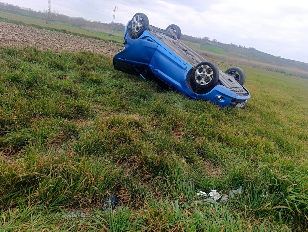 Pehlivanköy’de Tarlaya Uçan Otomobilin Sürücüsü Yaralandı