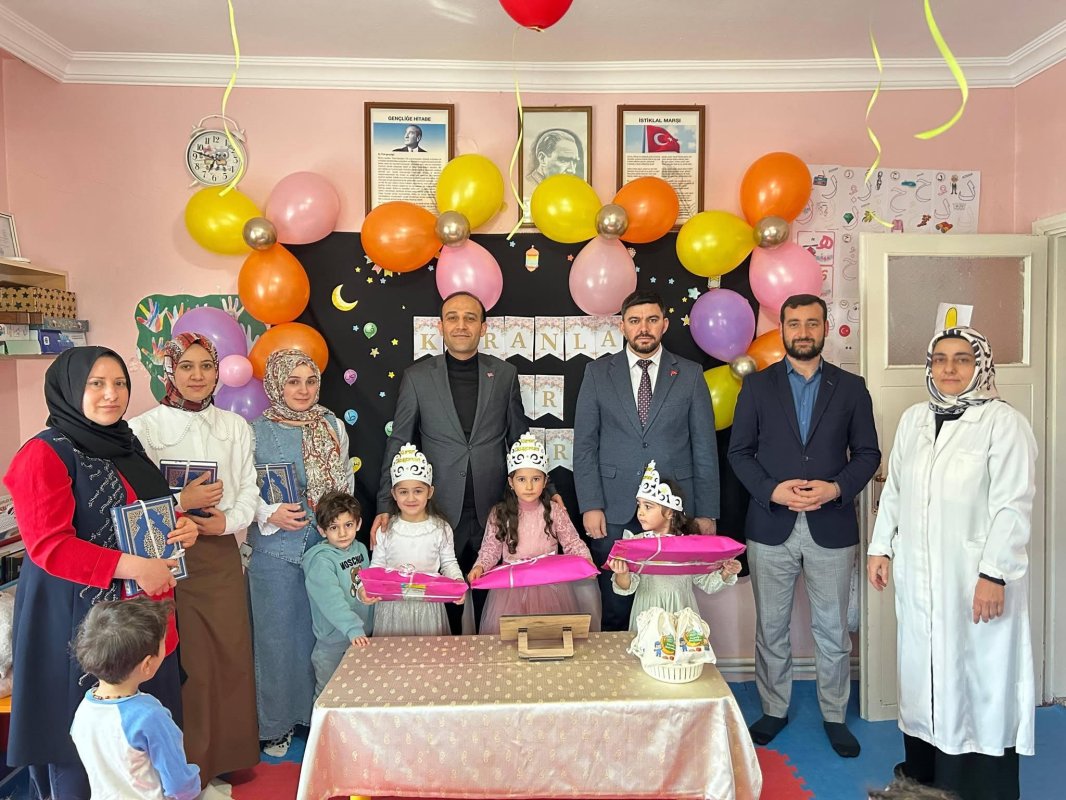 Mahmudiye’de Minik Öğrenciler Kur’an-ı Kerim’e Geçmenin Sevincini Yaşadı