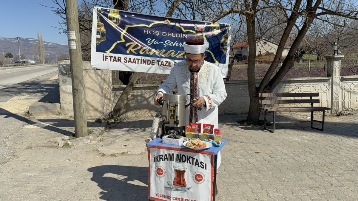 Tokat'ta İftara Yetişme Telaşı Kazaya Dönüşmesin Diye İkram Noktası Kuruldu