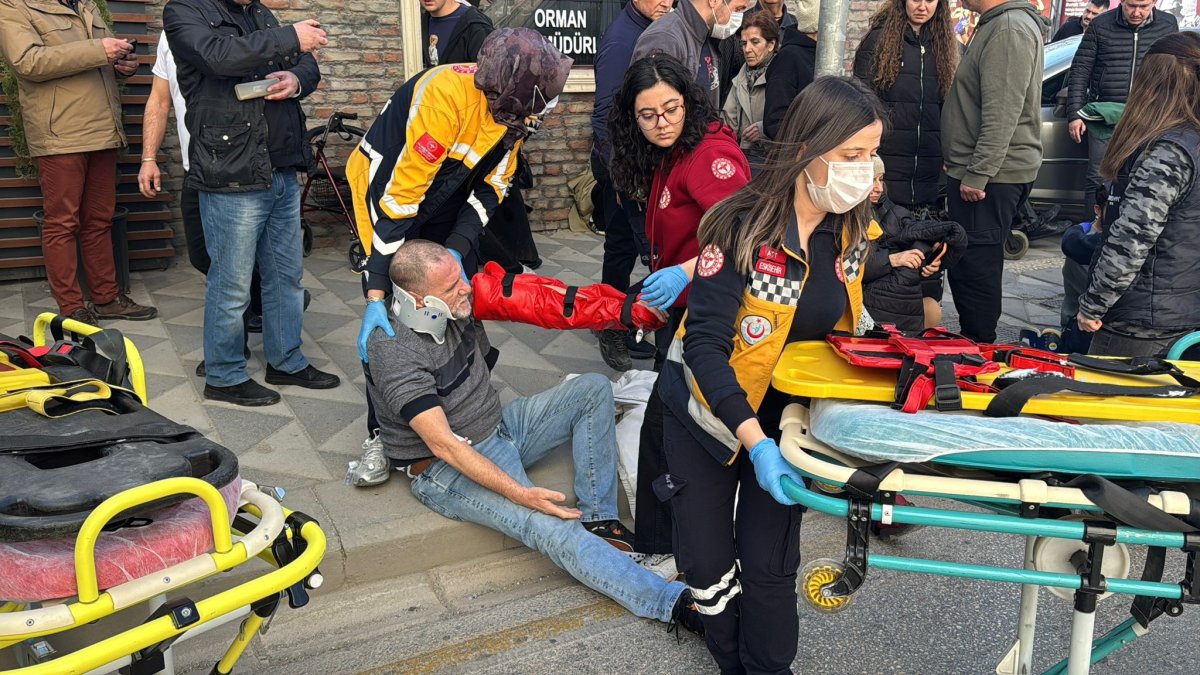 Eskişehir’de feci kaza: Savrulan otomobil yayaların arasına daldı, 5 yaralı