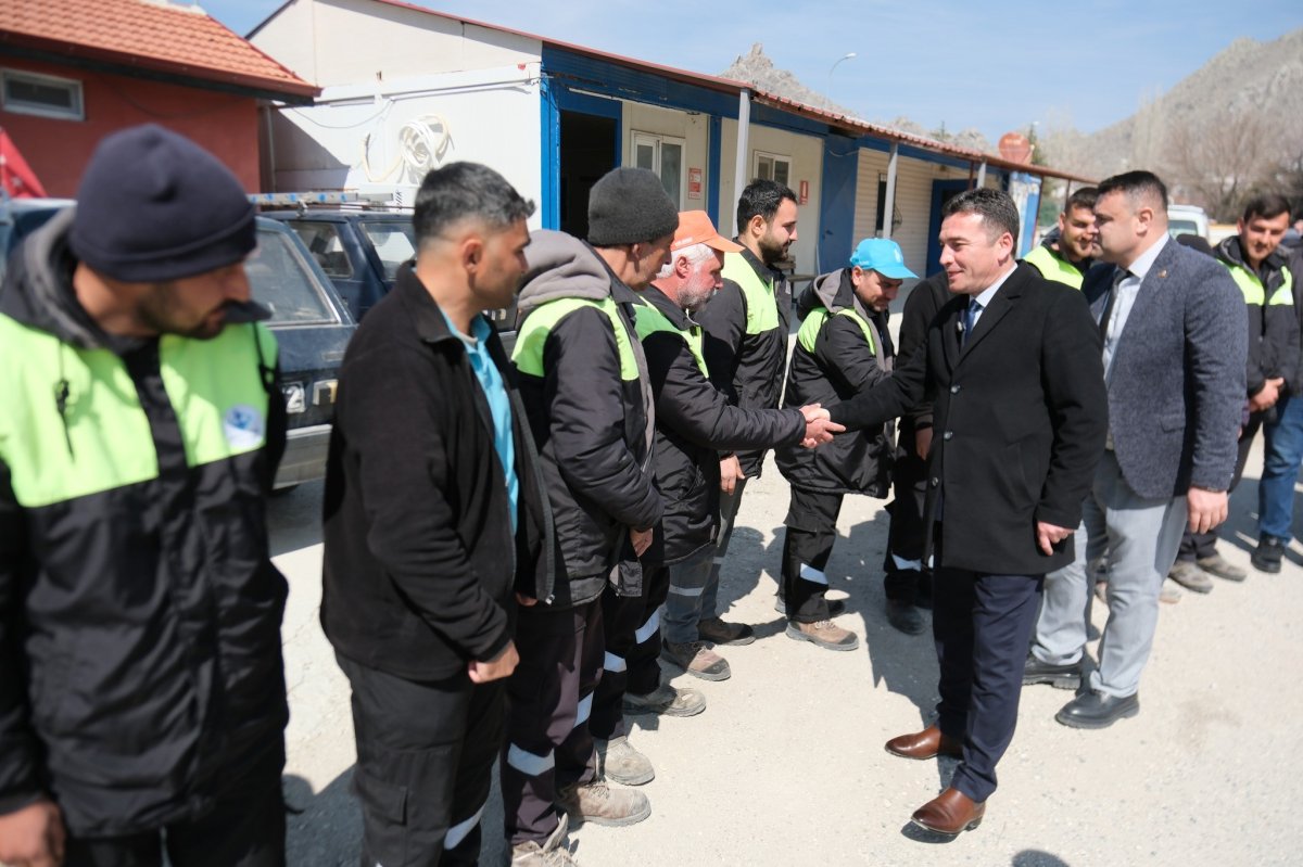 Başkan Dökmeci'den yüzleri güldüren bayram ikramiyesi