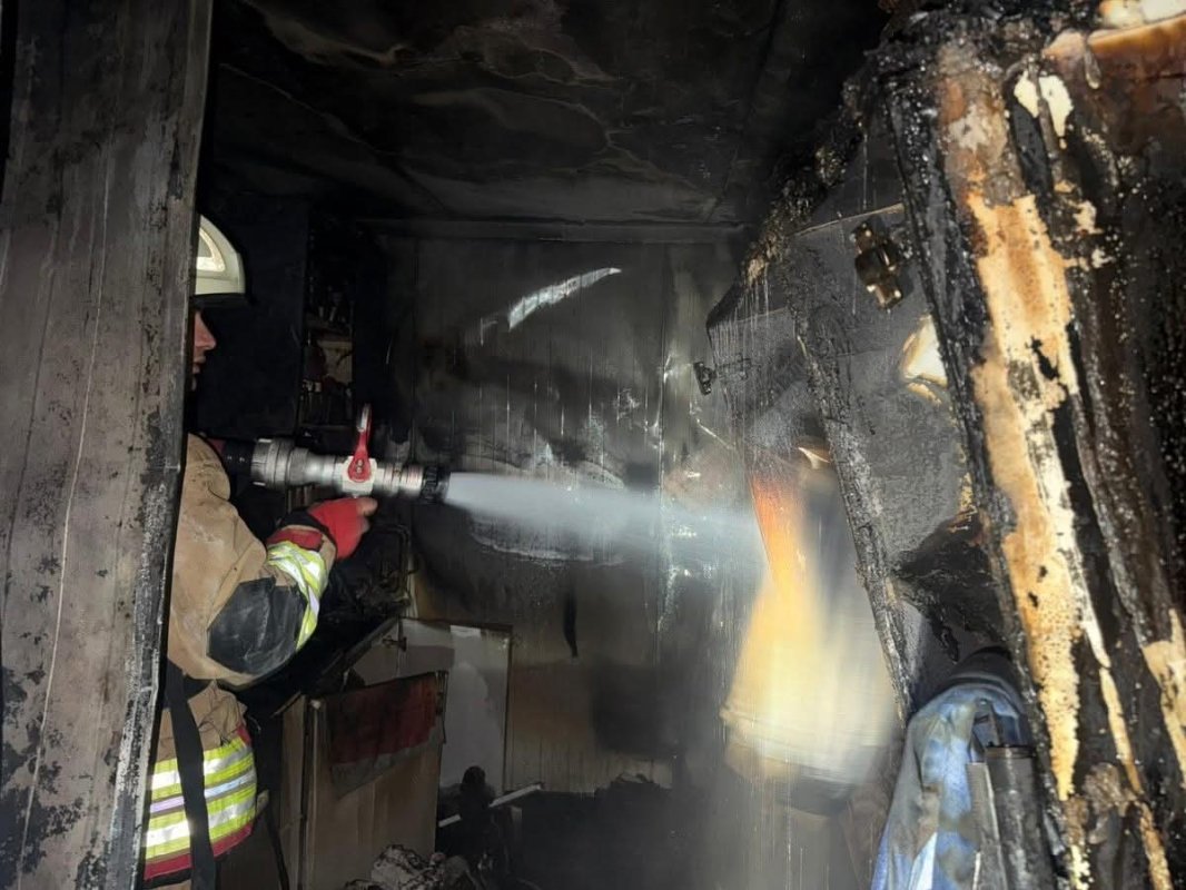 Hatay’da Depremzede Ailenin Konteyneri Alevlere Teslim Oldu