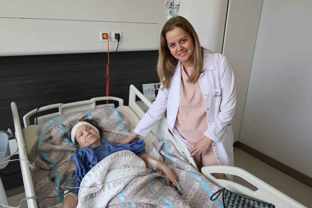 60 Yıllık Sessizlik Koklear İmplantla Sona Eriyor