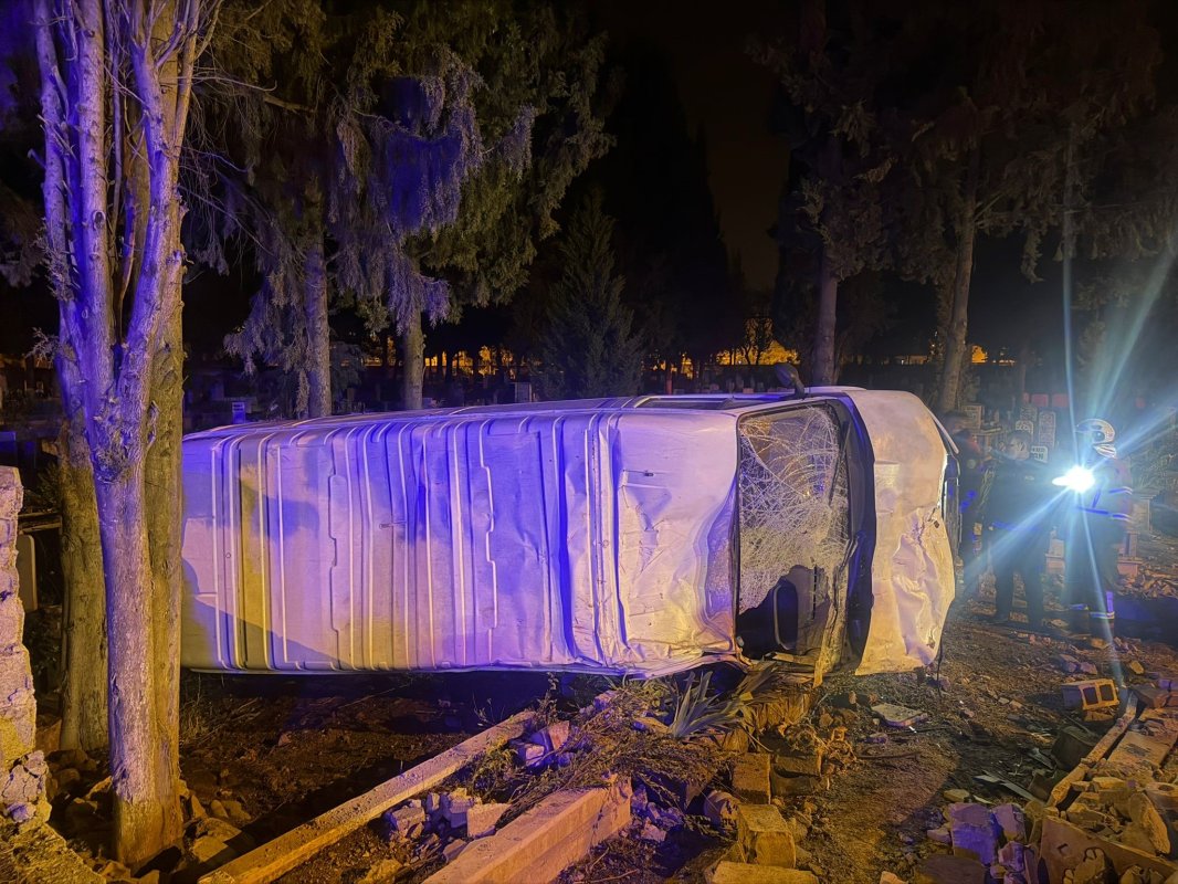 Köşk’te Minibüs Mezarlığa Uçtu