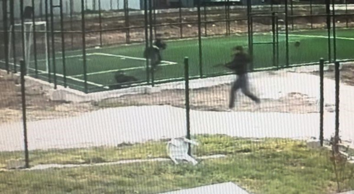 Çocuk Parkında Silahlı Dehşet Kamerada