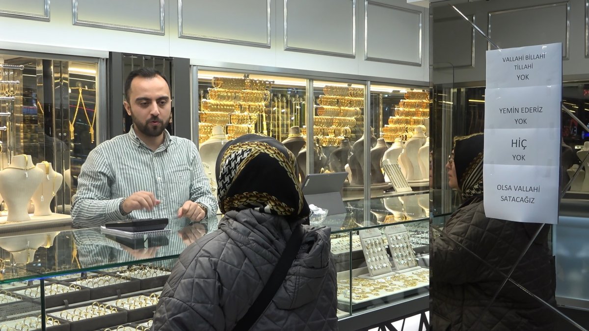 “Vallahi Billahi Yok” Yazısı Kuyumcuda İzdihamı Durduramadı