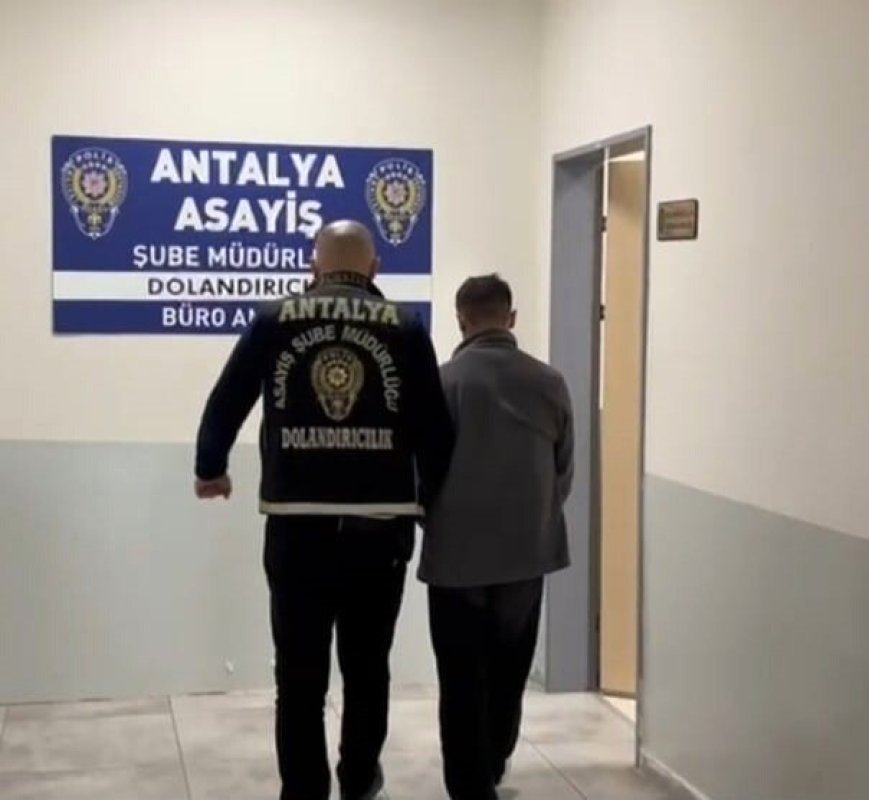 Kendini MİT Görevlisi Tanıtan Dolandırıcı Suçüstü Yakalandı