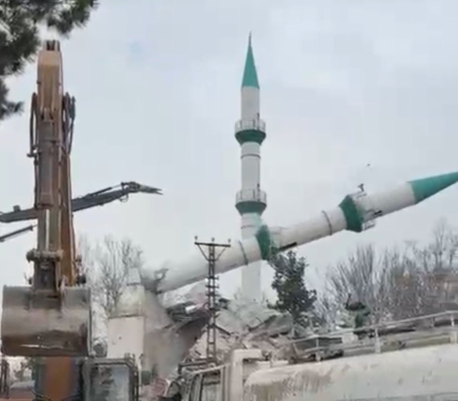 Malatya’da Depremde Hasar Gören Cami Yıkıldı