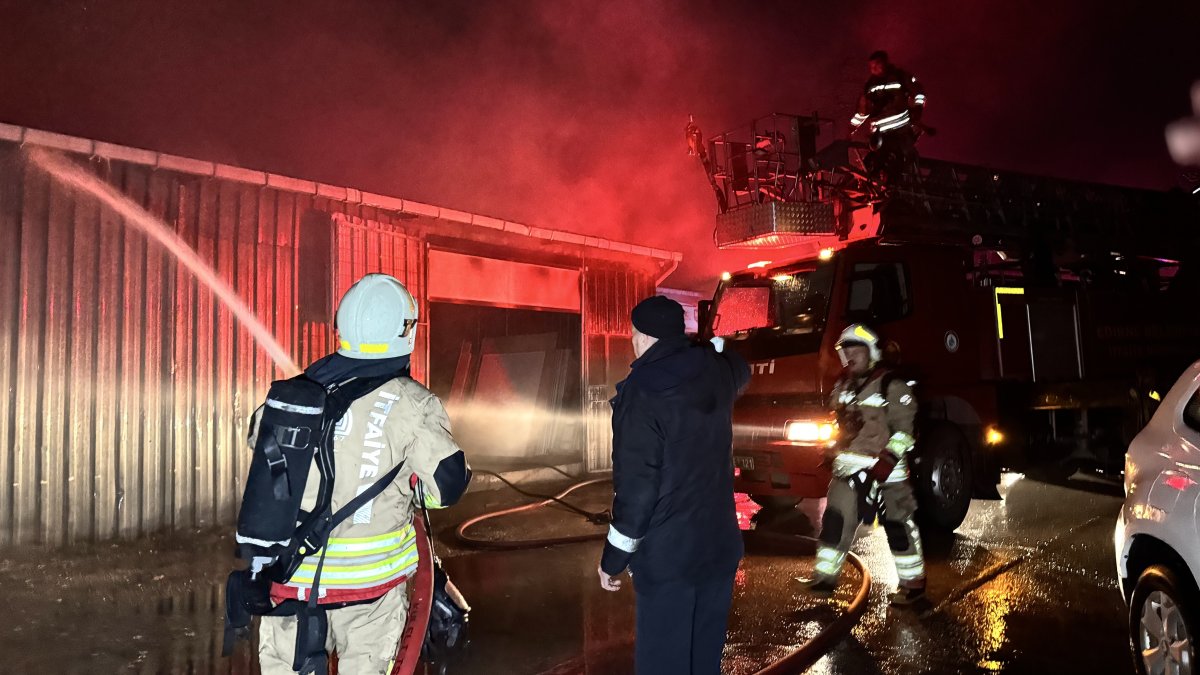 Edirne'de Mobilya Atölyesinde Yangın Paniği