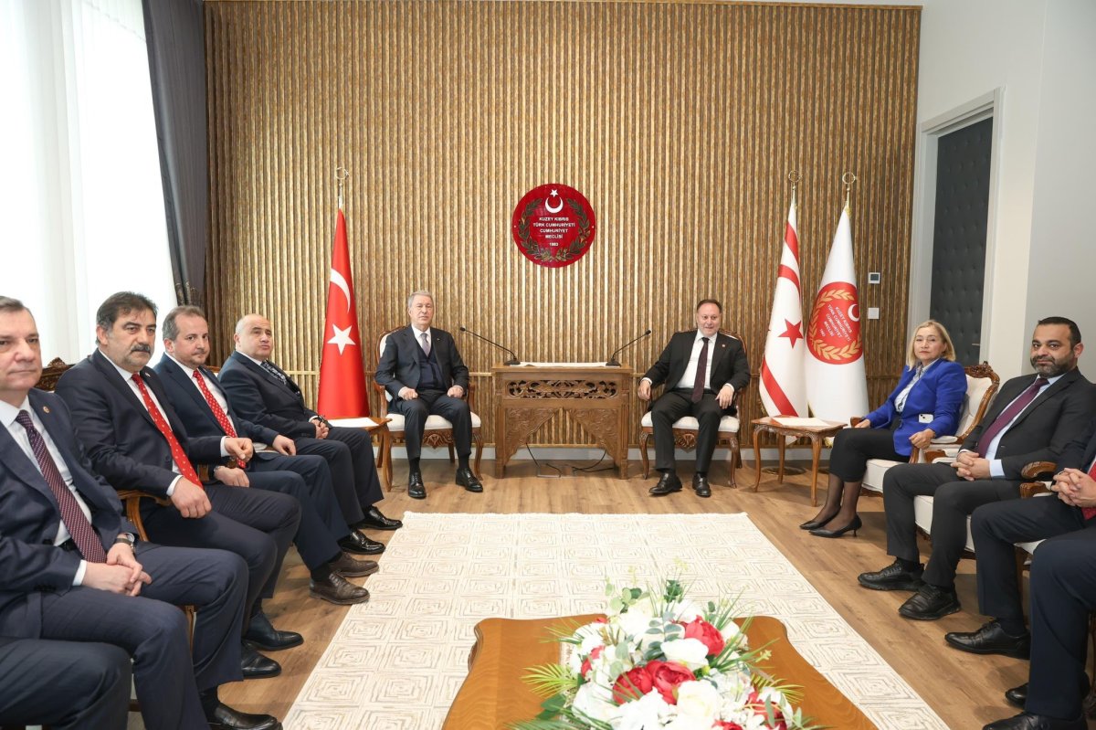 Akar, KKTC Meclis Başkanı Öztürkler ile Görüştü