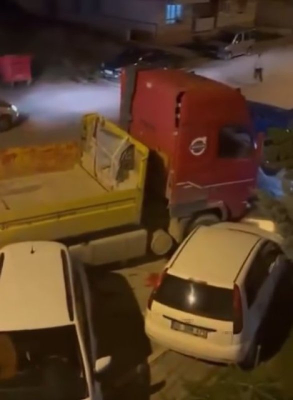 Ankara’da Tır Dehşeti: 9 Araç Hasar Gördü