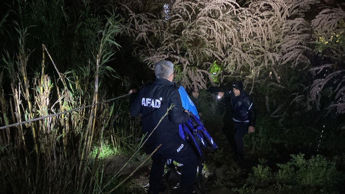 Azgın Dereye Kapıldı, 4 Saatlik Mücadeleyle Kurtarıldı