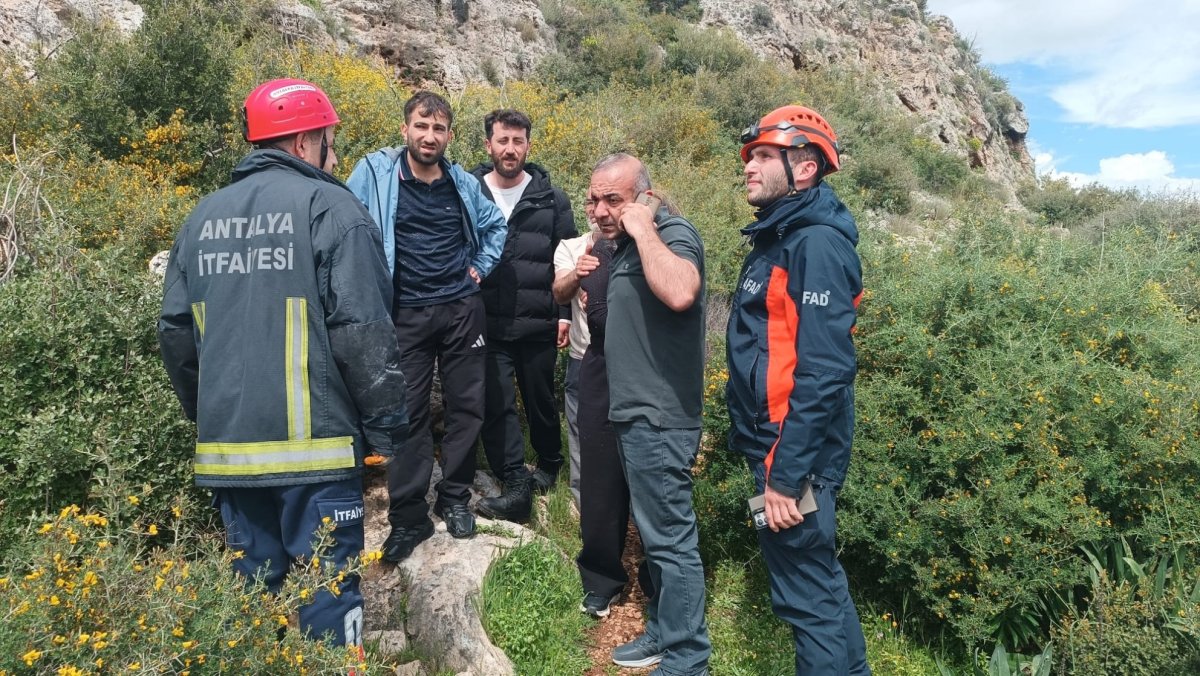 Kayalıklardan Düşen Kadını Ekipler Kurtardı