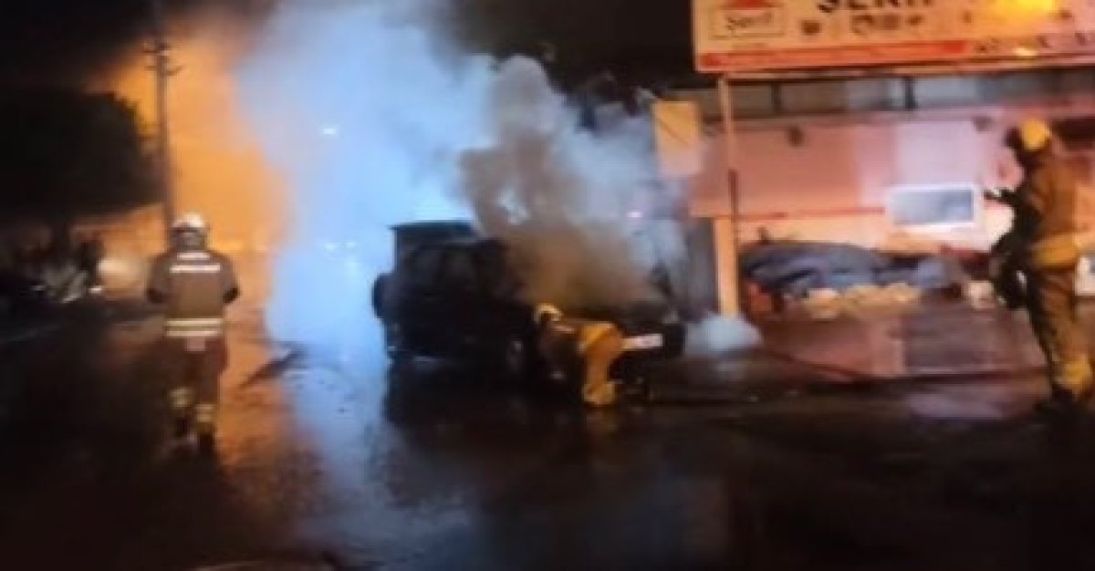 İskenderun’da Seyir Halindeki Otomobil Alev Aldı