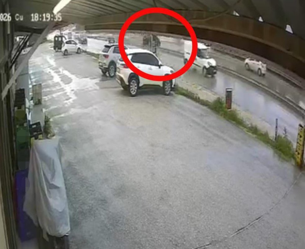 El Freni Çekilmeyen Otomobil Ana Yola Çıktı