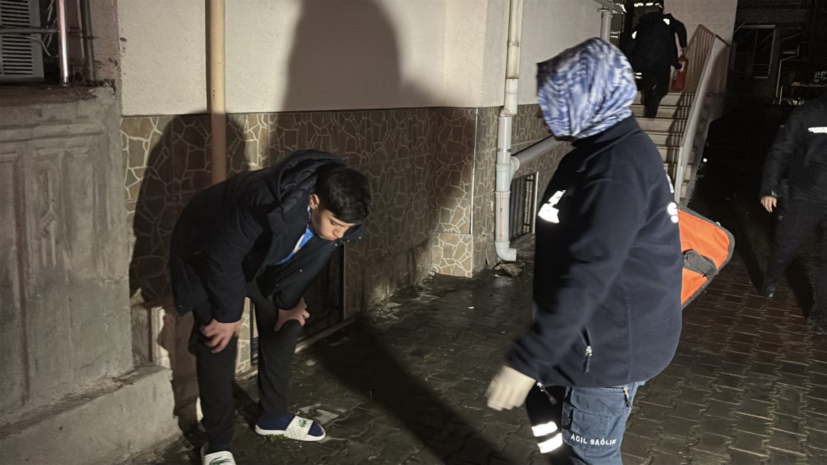 Apartmanda Yangın Paniği: 6 Kişi Dumandan Etkilendi