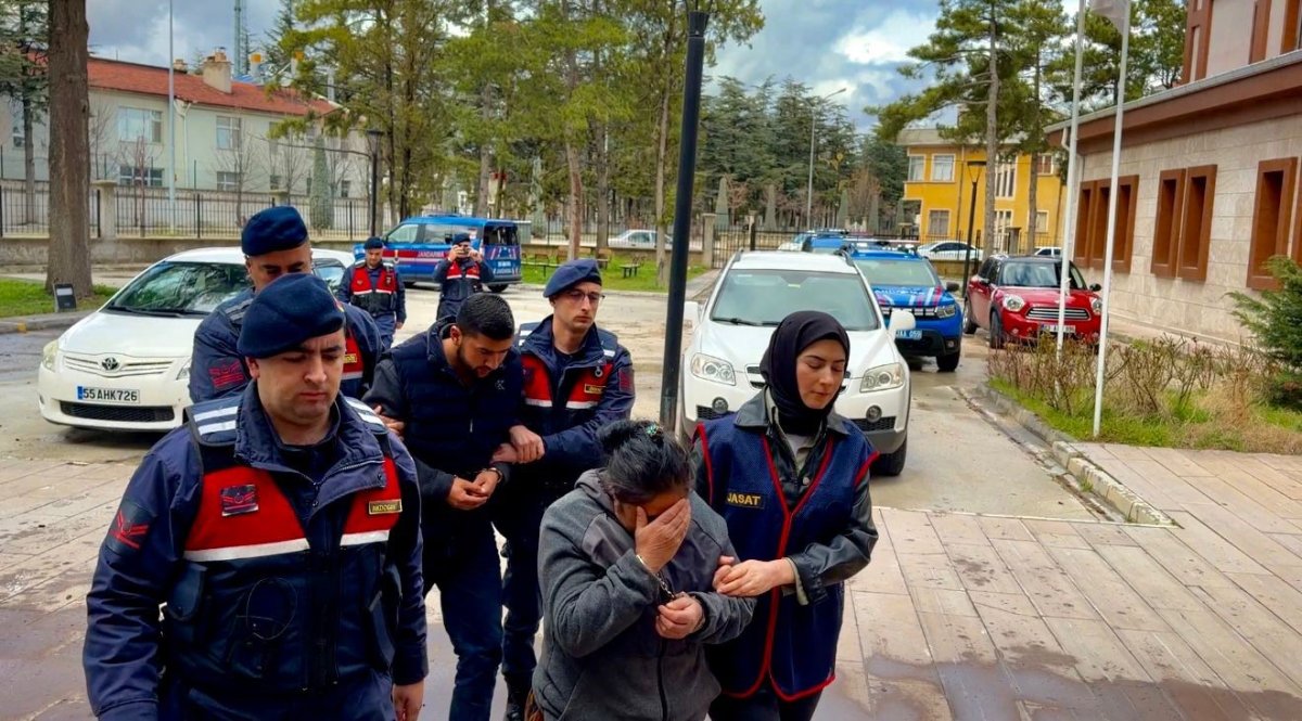 Bohçacı Kılığında Köye Girip 880 Bin TL’yi Çaldılar