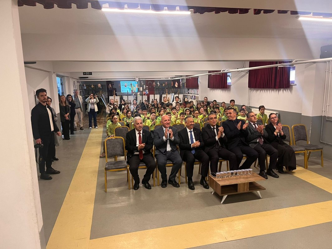 Tepebaşı’nda Minik Ellerden Dev Sergi: Kitaplarla Büyüyen Gelecek