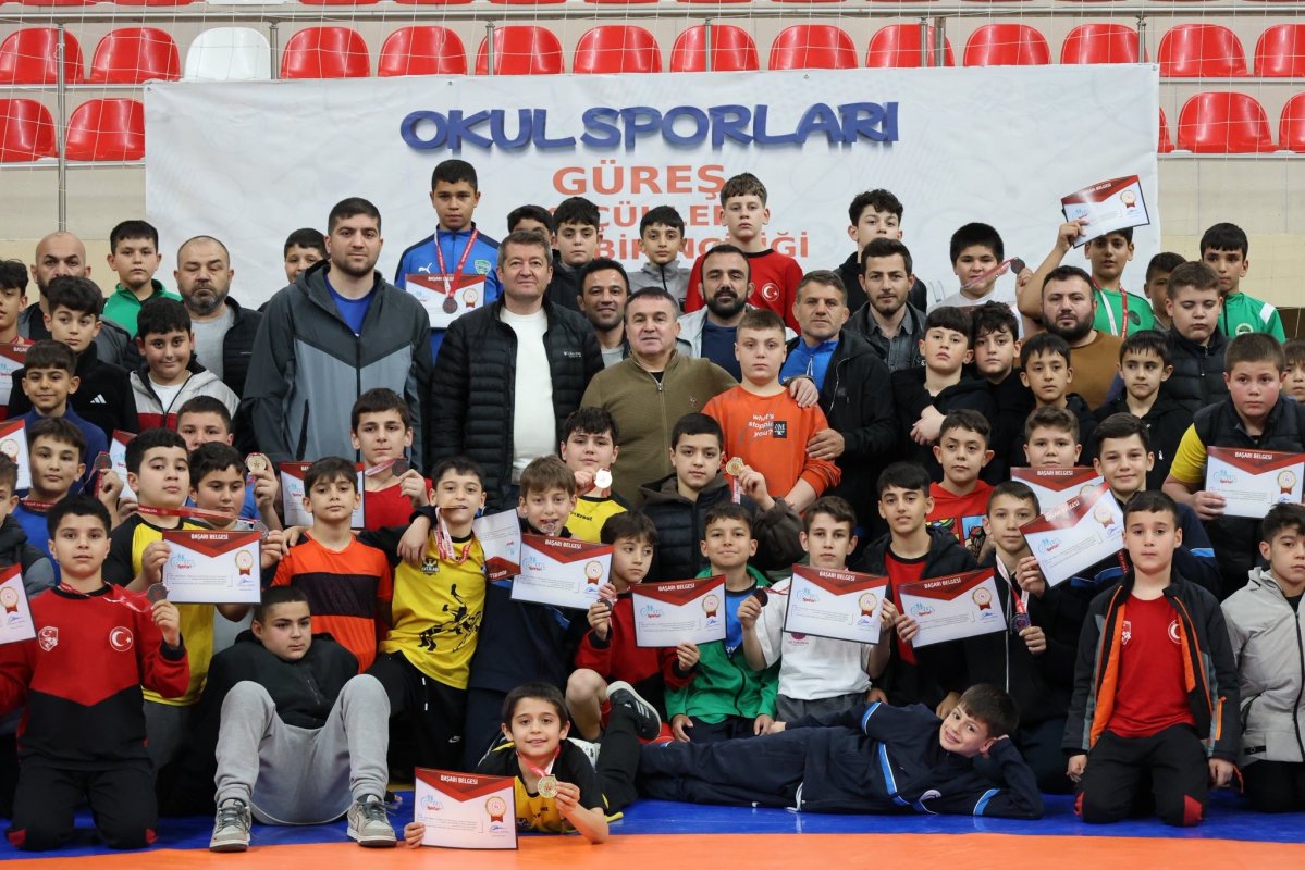 Bilecik’te 400 Sporcu Mindere Çıktı