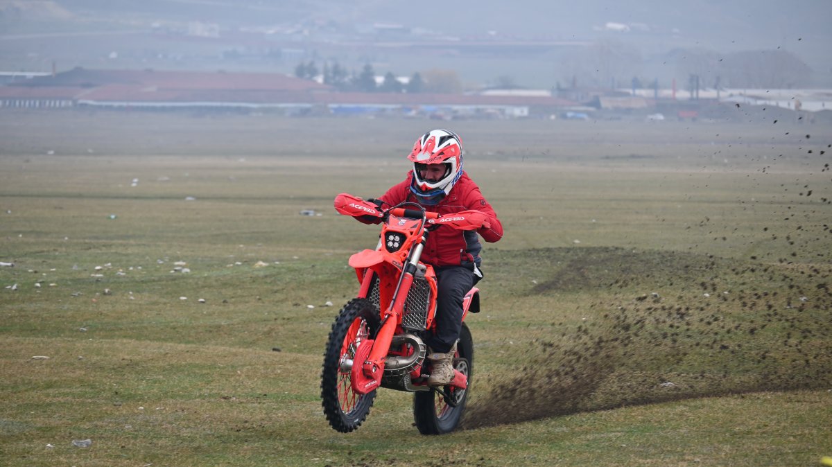 Eskişehirli Motosikletçiler Pist İstiyor