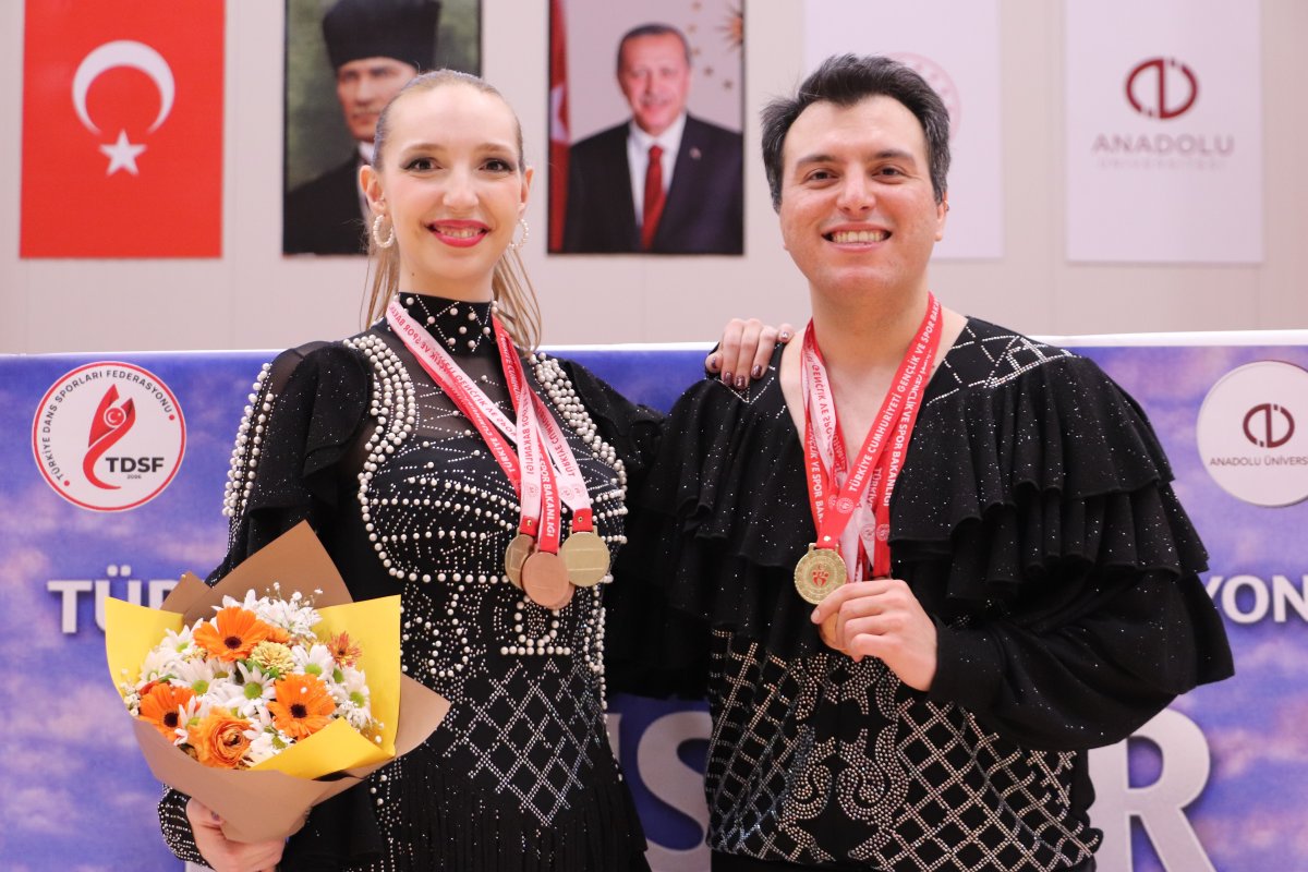 Eskişehir’de Dans Rüzgarı: 300 Sporcu Şampiyonluk İçin Yarıştı