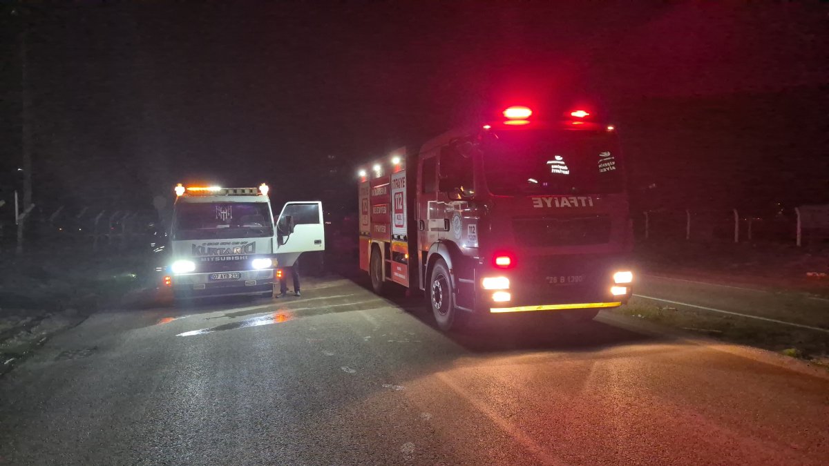 Kazada Hurdaya Dönen Otomobil Kurtarıcı Üzerinde Alev Aldı