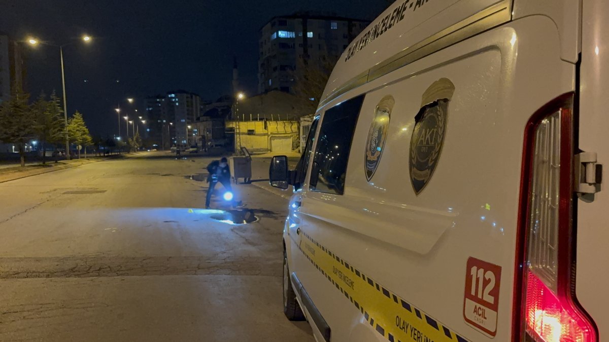 Kayseri’de Bıçaklı Kavga: Ağabey Ve Kardeş Yaralandı