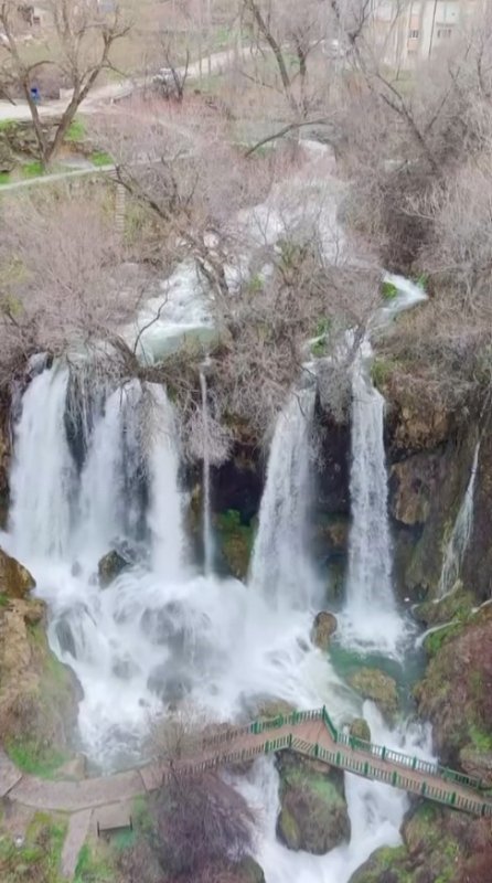 Sızır Şelalesi Baharla Coştu