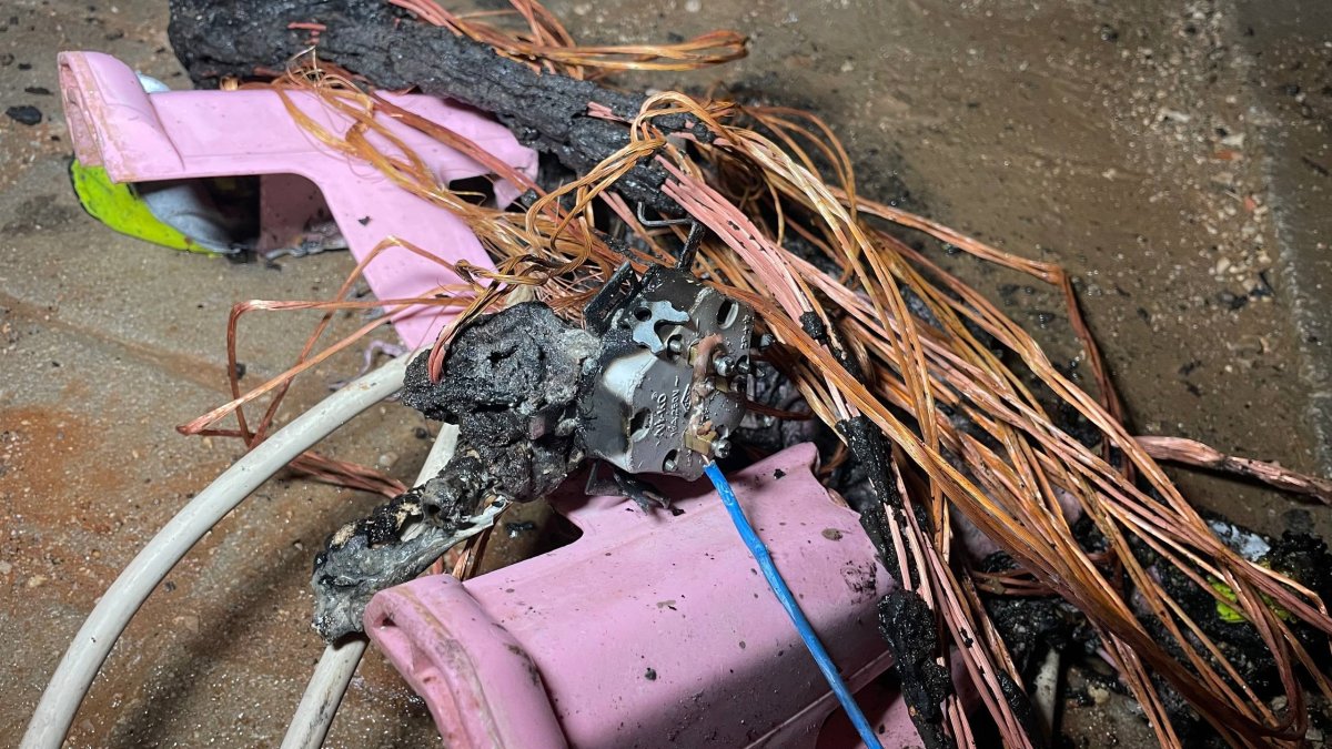 Garajda Yanan Elektrik Kablosu Korkuttu