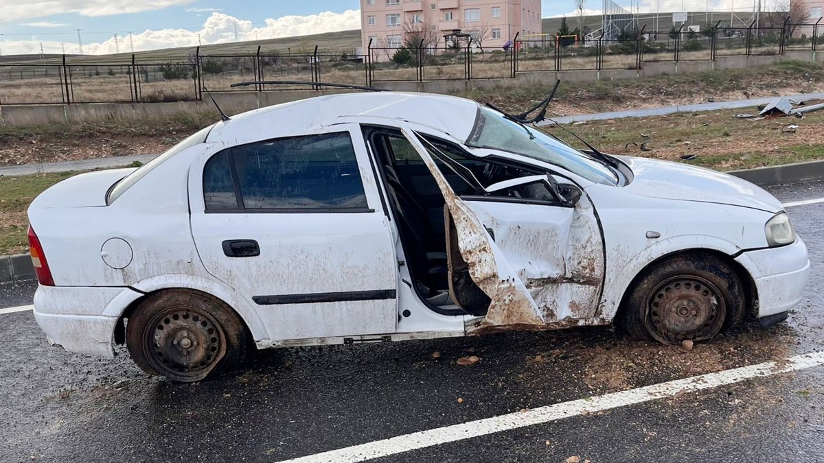 Kırıkkale’de Yağmur Kazası Otomobil Takla Attı 2 Yaralı