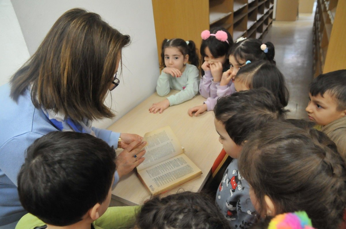 Minik Öğrenciler Kütüphane Haftası’nda Kitaplarla Buluştu