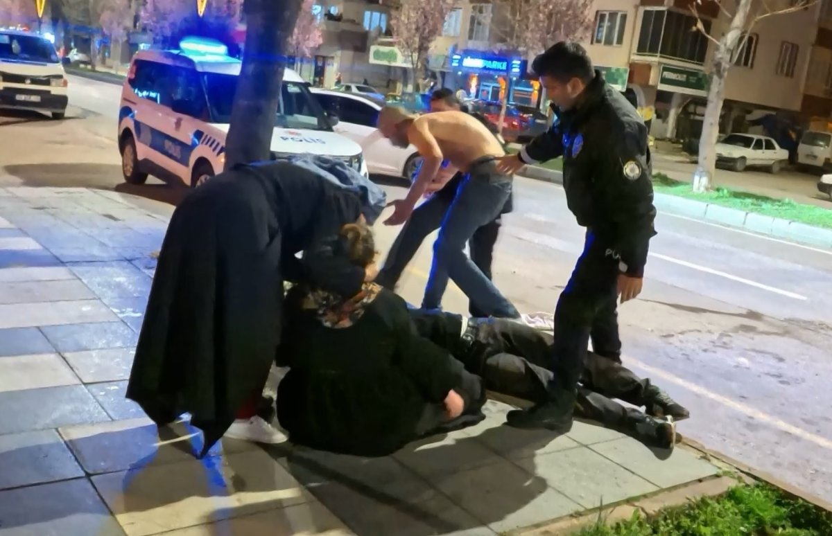 Yaralı Oğlunun Başındaki Annenin Feryadı Yürekleri Dağladı