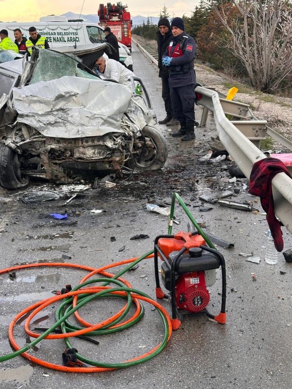 Eskişehir-Ankara Yolunda Can Pazarı! Feci Kazada 4 Kişi Hayatını Kaybetti, 2 Yaralı