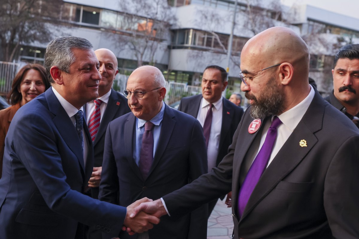 Özgür Özel’den basın özgürlüğü vurgusu: “Gazetecilerin sömürülmediği bir Türkiye şart”