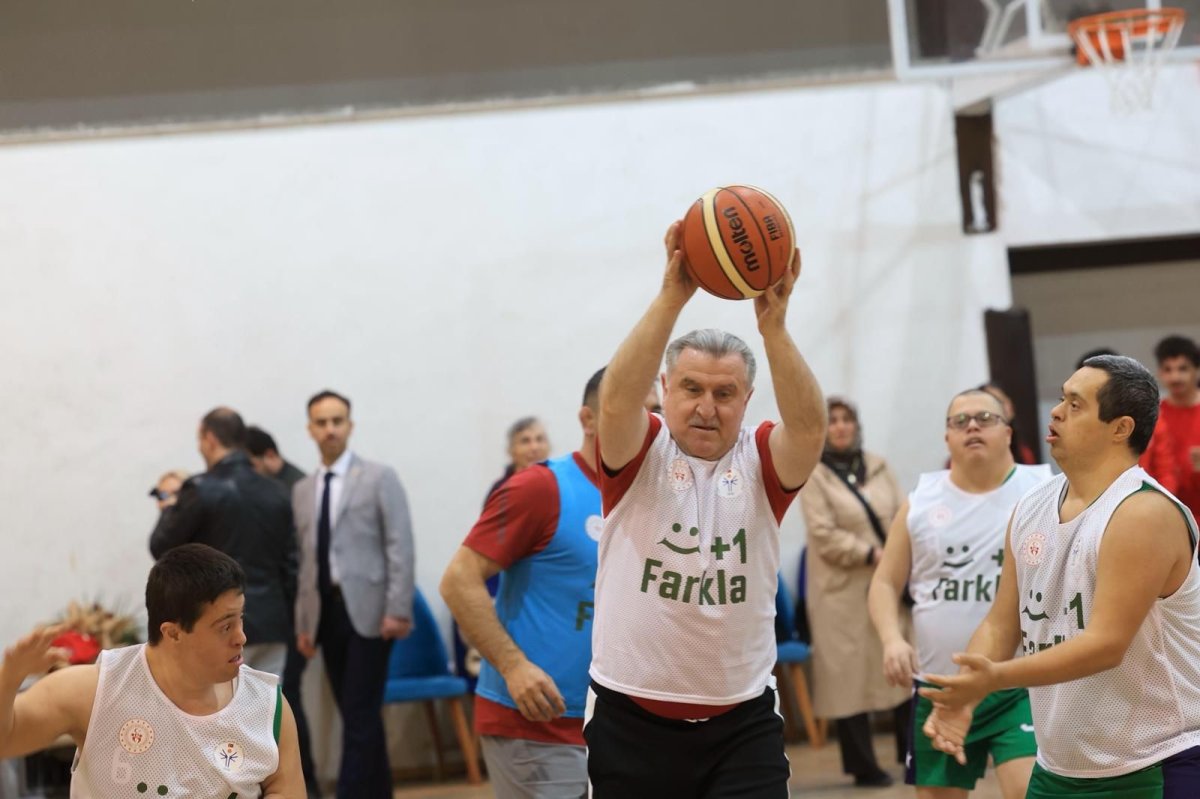 Bakan Bak: Özel Sporcular Bizim İçin Çok Kıymetli