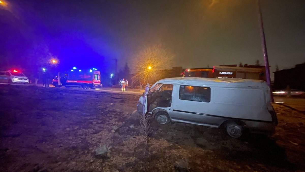 Karaman'da Takla Atan Panelvandakiler Ölümden Döndü