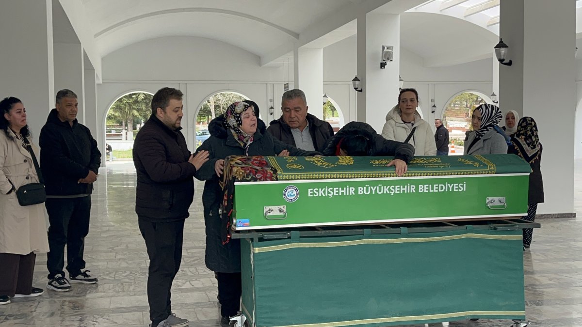 Ankara’daki Dehşetin Kurbanları Eskişehir’de Toprağa Verildi