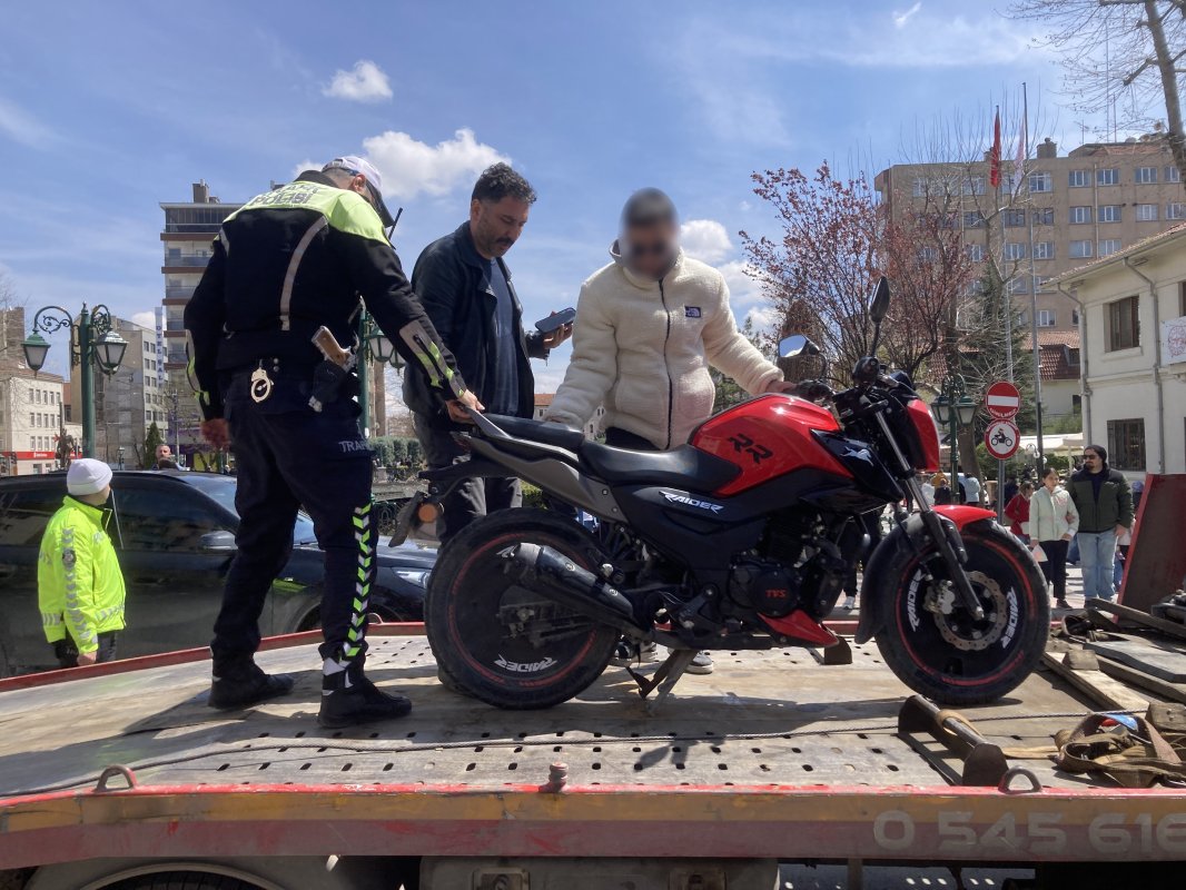 Eskişehir’de Gürültülü Egzoza Geçit Yok: Motosikletliye 16 Bin TL Ceza
